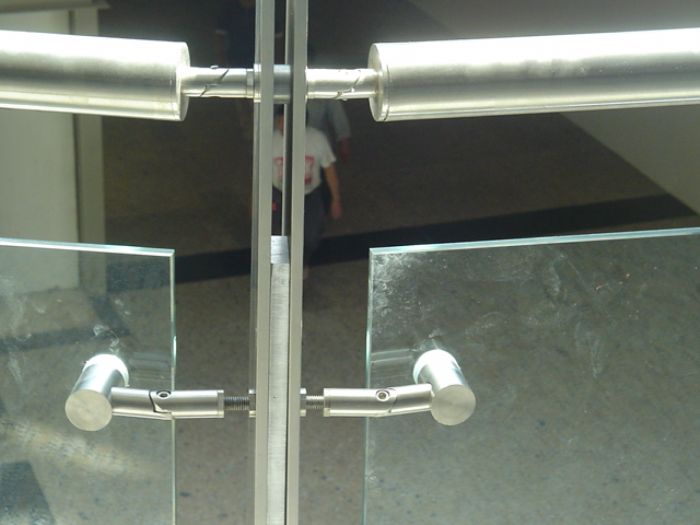 BARANDAL CON CONECTORES ARTICULADOS